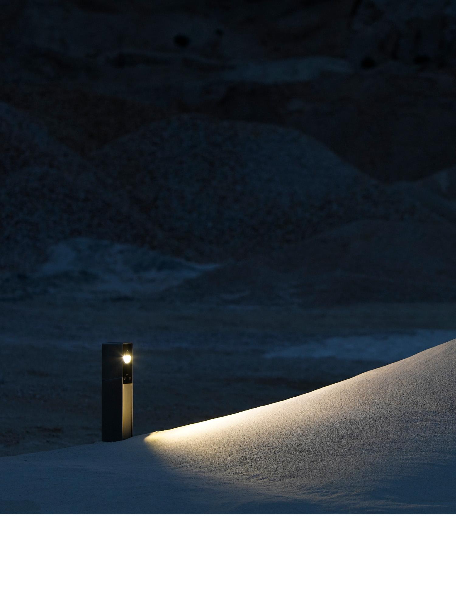 Outdoor pole lights: 
How to efficiently illuminate outdoor driveways and walls
